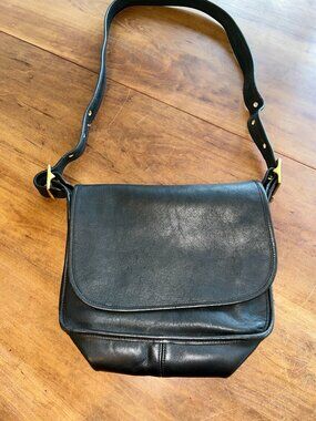 Vtg Coach Patricia 9951 Black Leather Flap Bag, made in USA, Crossbody